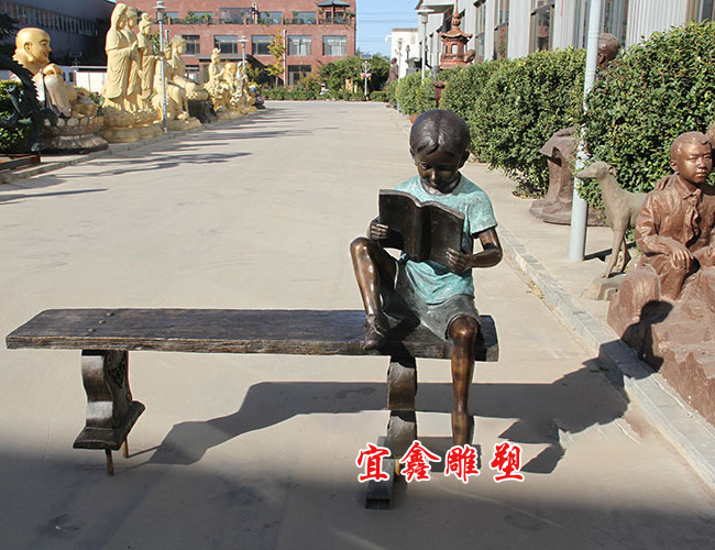 长椅看书小孩雕塑
