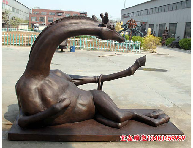 长颈鹿铜雕塑